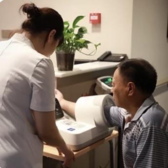 独居男被保姆逼疯后的血泪忠告：别信“坏人不多”，这两招能救你的命

人到中年，身