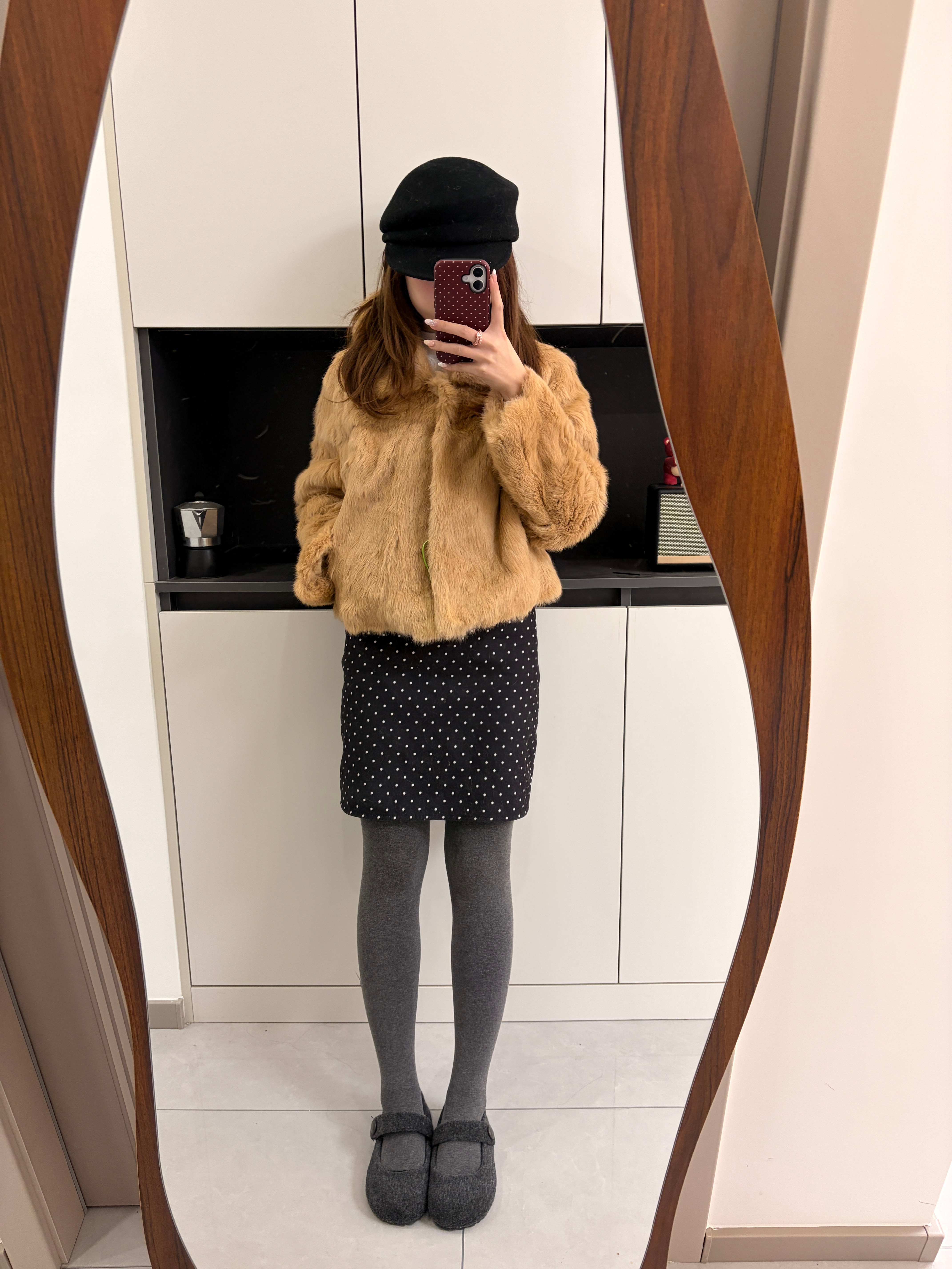 好看吗诡秘们 一种说不上来的感觉….这件才二百多 质量挺好的 就是毛的颜色感觉不