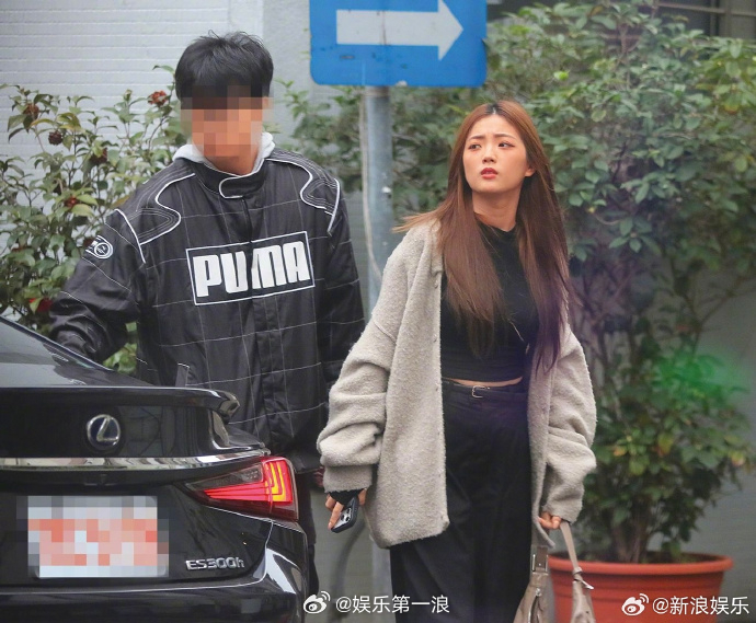 台媒曝曾敬骅恋情台媒曝曾敬骅女友 据台媒，近日曾敬骅被拍与女网红罗念在家中约会，