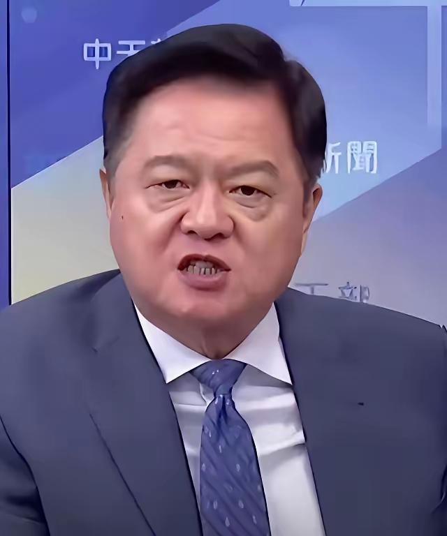 点赞周锡玮👍
        台湾爱国人士周锡玮（原县长），怒斥台湾朝野三大党