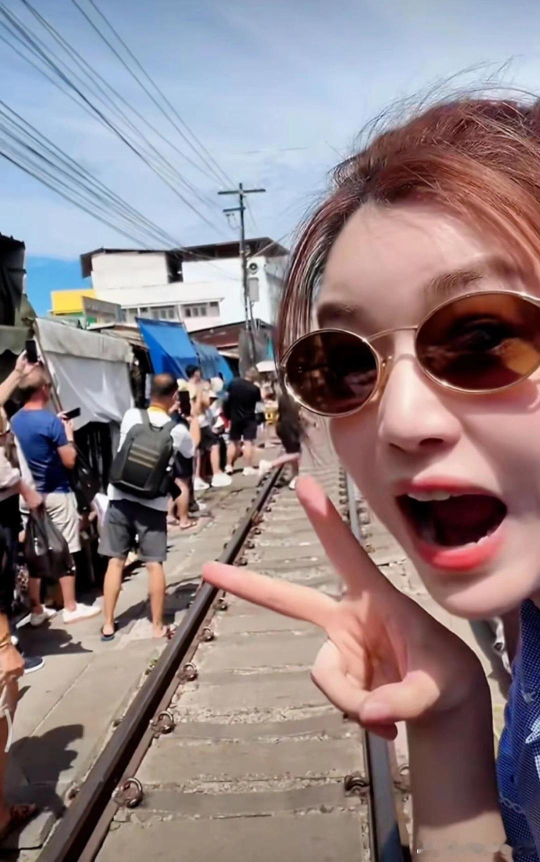 陈妍希听儿子讲观演须知哭了满满的母爱动容时刻！陈妍希被儿子讲观演须知的模样打动落