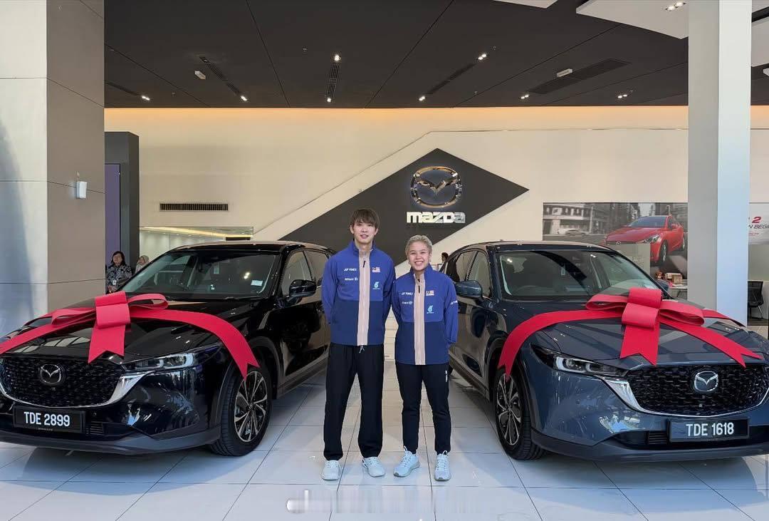 新科混双世锦赛冠军🏆陈杜组合喜提Mazda奖励🚗👏羽毛球热点现场 ​​​