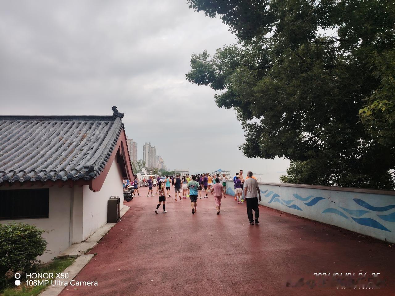 记录我的20266月6日长江岸边晨练打卡