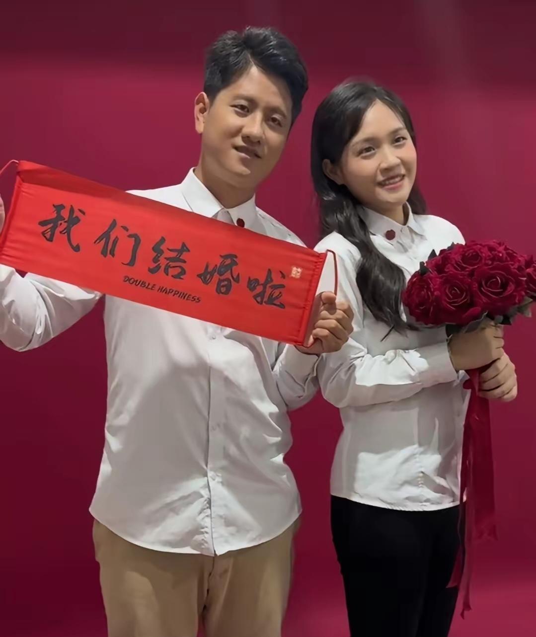 小芬和大沈学长，要拍结婚照，领结婚证了。我就喜欢你们相亲相爱一家人。
就是那种甜