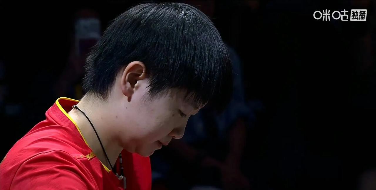 第一局孙颖莎🇨🇳11-9先胜王曼昱🇨🇳！ ​​​
粉丝投票显示今晚孙颖莎