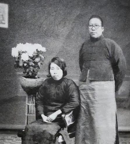 谢葆真在狱中绝食了二十余天，三十四岁，死于1947年2月8日，死在重庆一处外界根