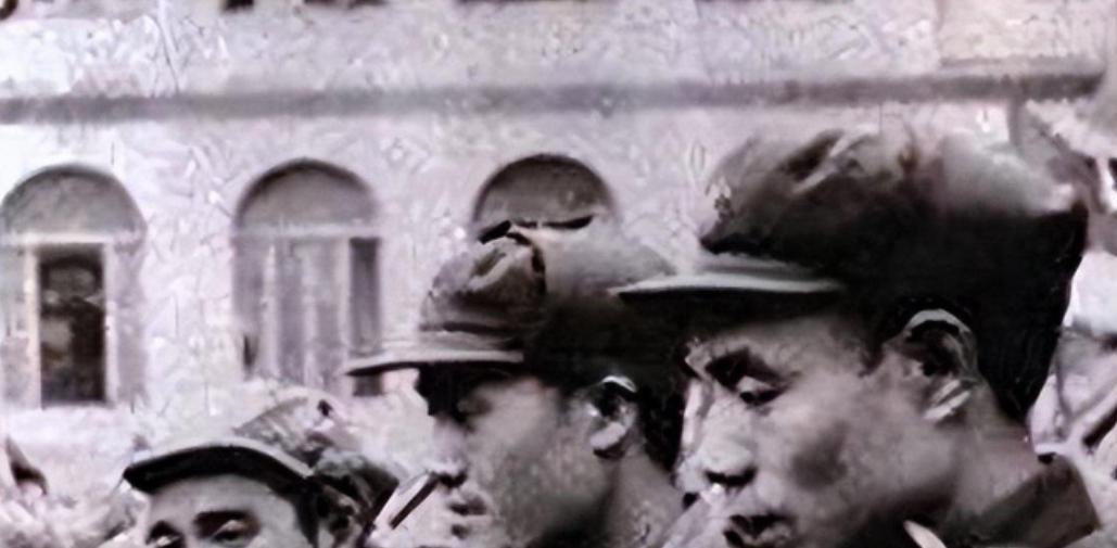 1977年，一个前途无量的部队干部被下放长江当渔夫，两年后收到一封仅八个字的信，