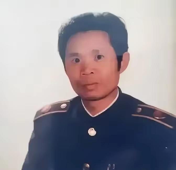1981年，14军40师120团的政治处主任忽然收到一份结婚申请。看到申请后，他