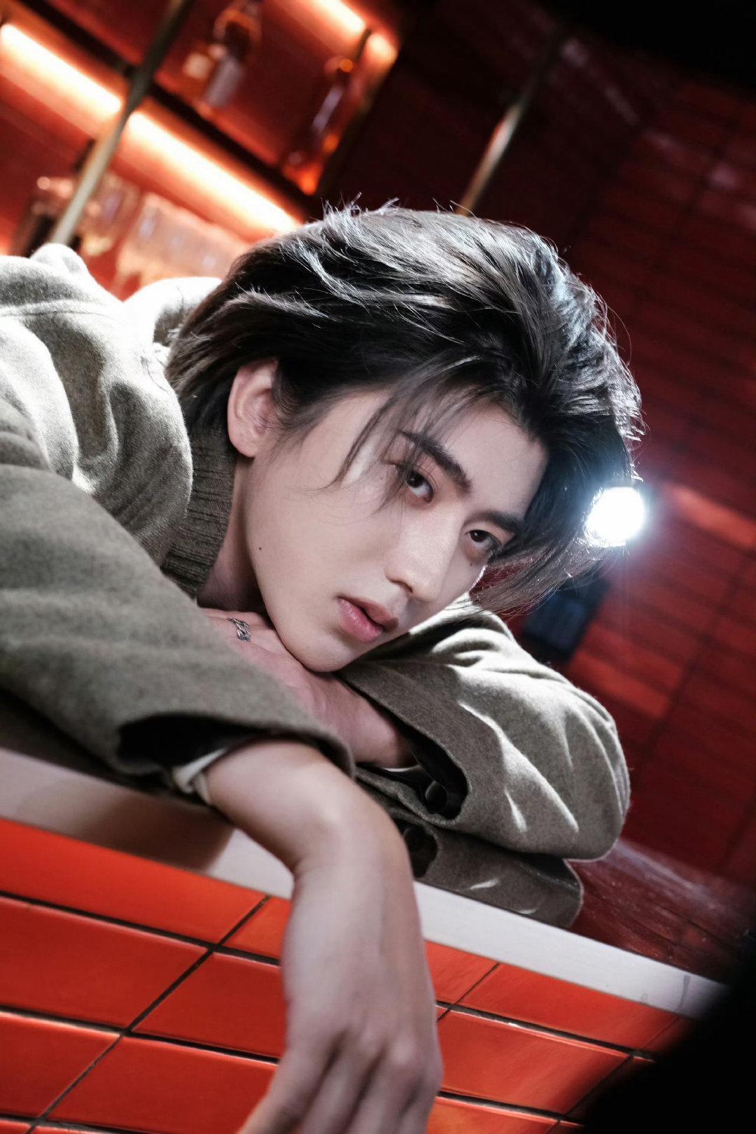 蔡徐坤情人节晒照蔡徐坤祝情人节快乐 蔡徐坤情人节晒照 