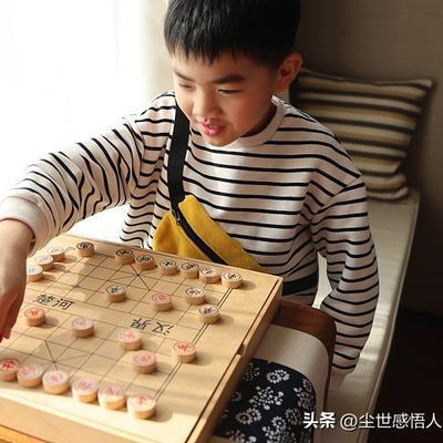 下象棋真的能提高孩子成绩吗？两万多所学校开课，背后有科学依据
现在越来越多的学校
