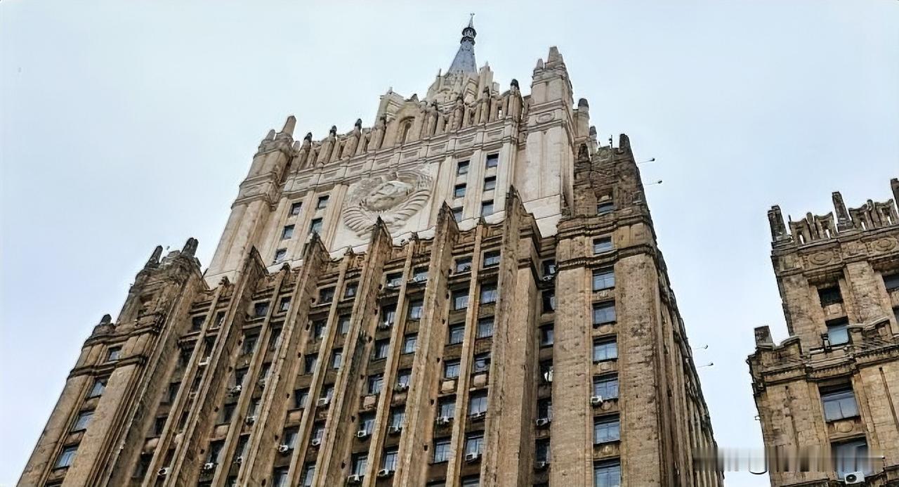 俄罗斯外交部：如果不能保障俄罗斯的安全，乌克兰和平就不可能实现。
近日，俄罗斯副