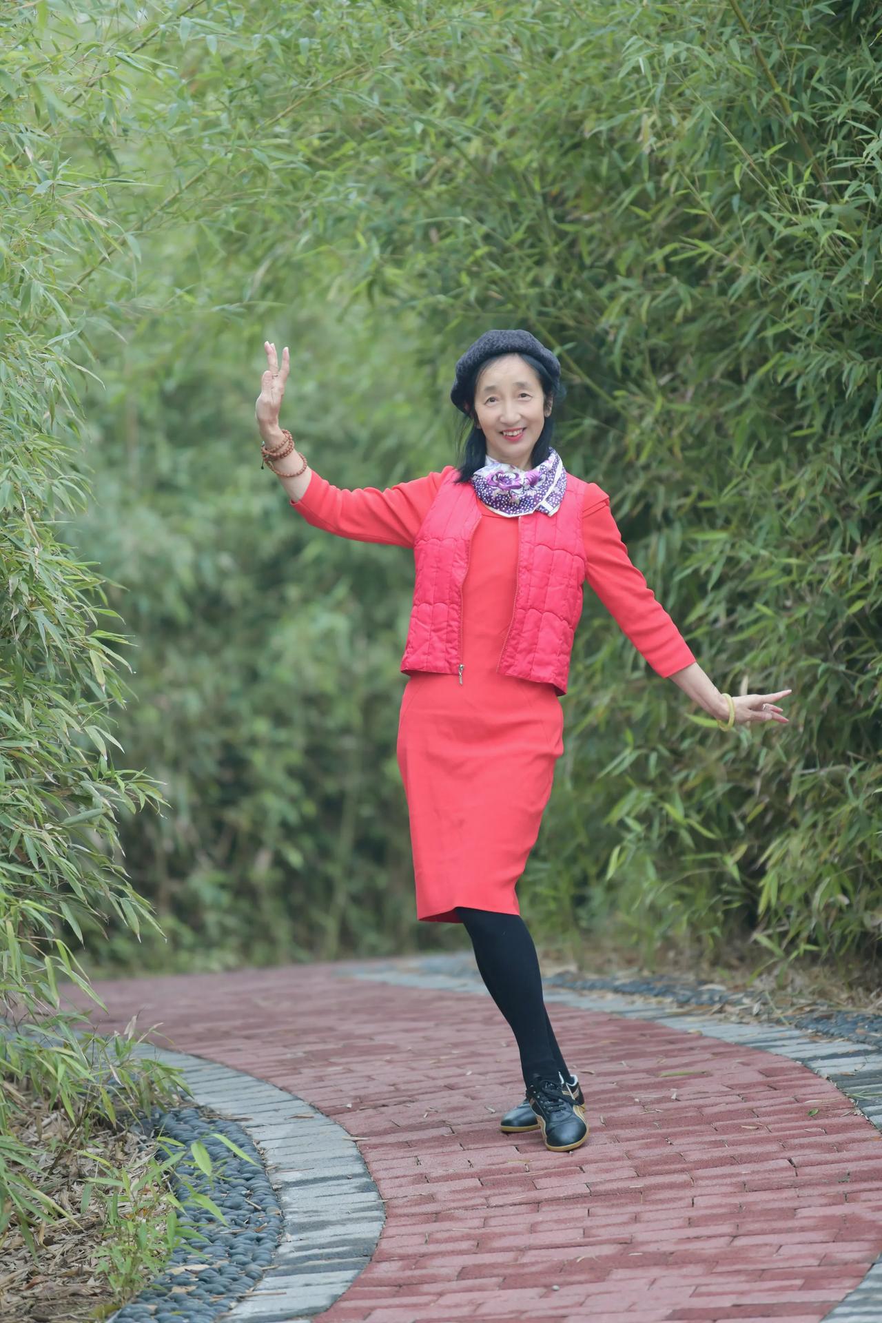 #分享随手拍下的风景照# 金秋时节，健康快乐的度过每一天！#拍一组公园美景# #