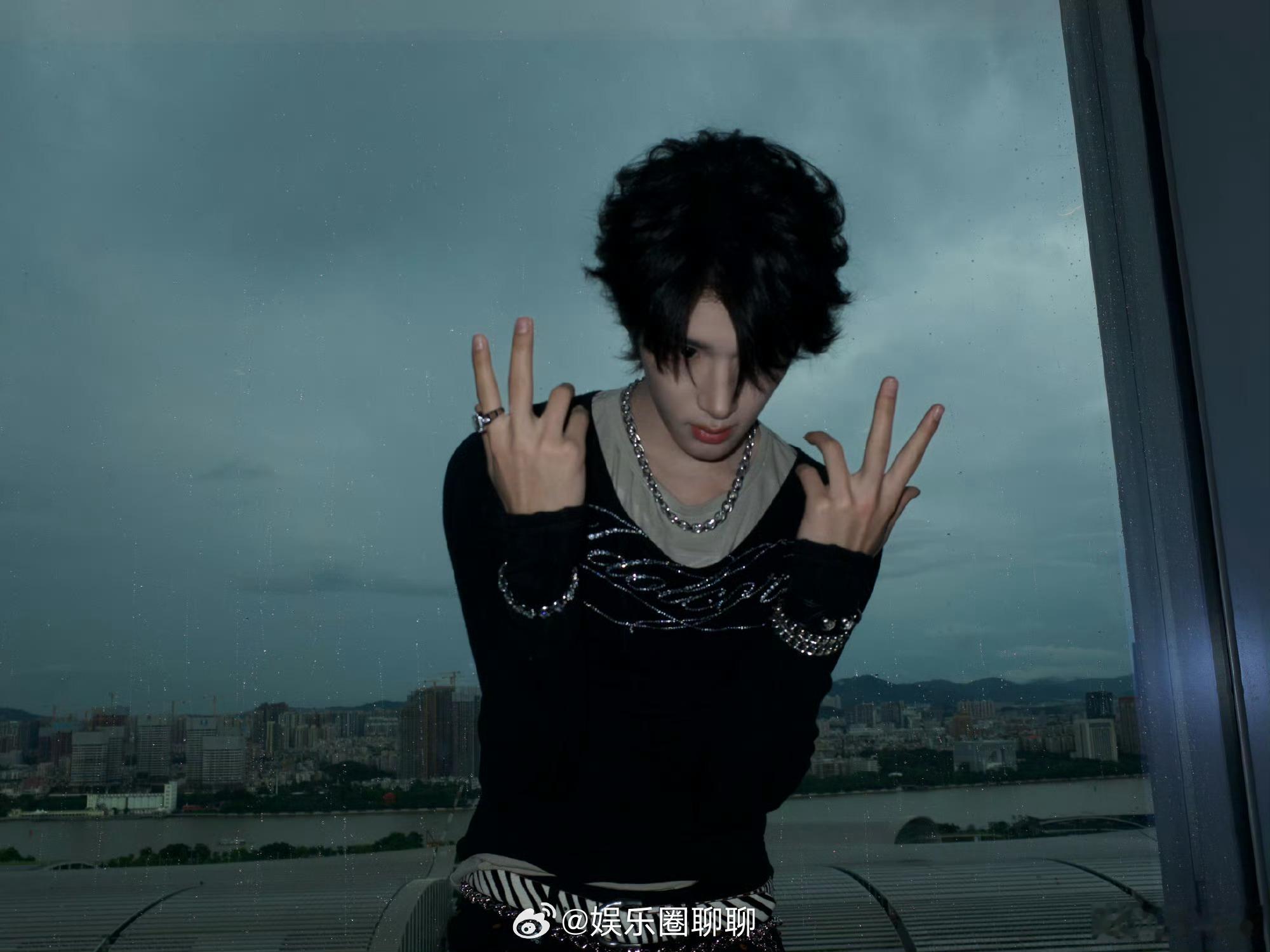 张峻豪 这张脸真俊啊好好看，多发自拍爱看 