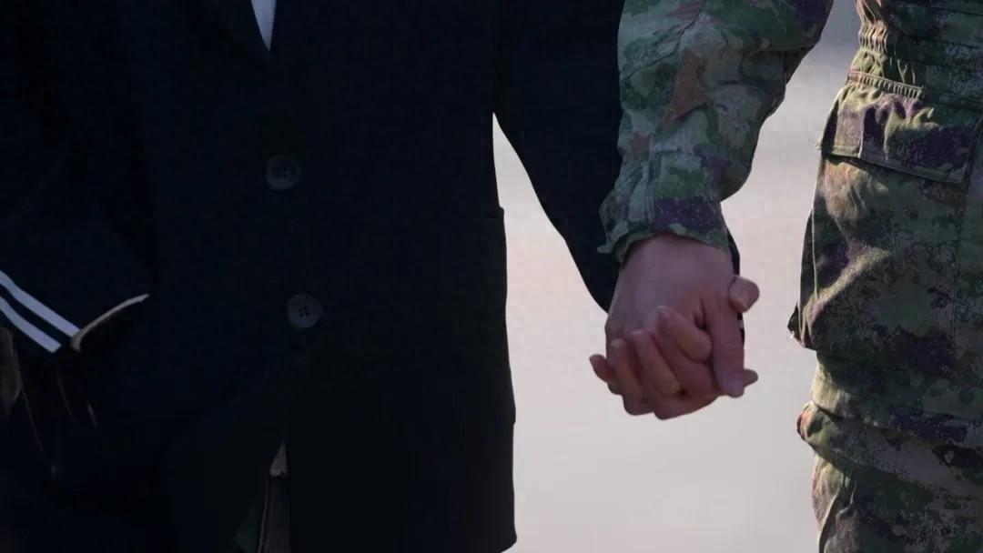 与100多名女性保持暧昧关系！“空军战斗机飞行员”落网，冒充现役飞行员  
编造