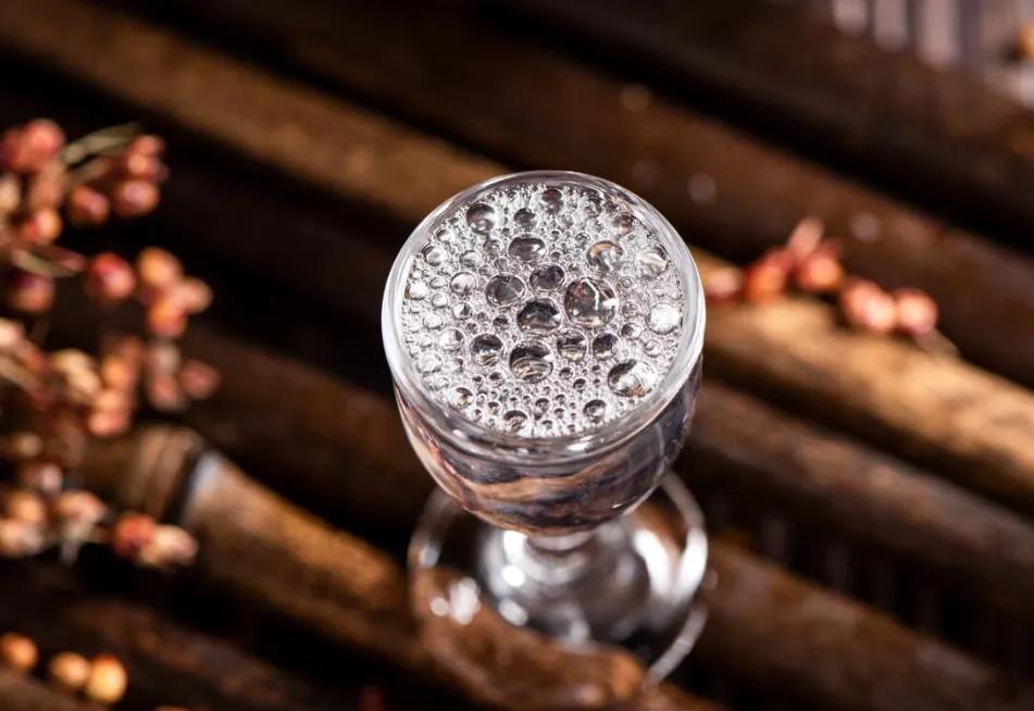 天热喝白酒，不管钱多钱少，这3类酒千万别碰，难喝还伤身。


现在是炎热的伏天，