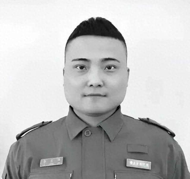 吕梁蓝天救援队队员李宏伟去世，
年仅 36 岁，志愿服务 1400 小时


3