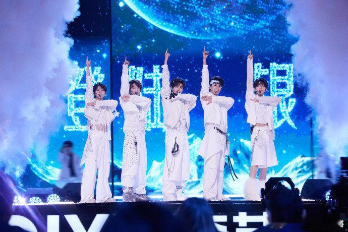 谁懂江苏卫视跨年的仪式感江苏卫视跨年接荔2026谁懂啊，江苏卫视跨年的仪式感太对