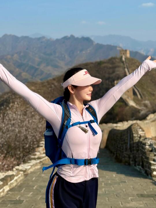 2025年第一场徒步，把脚印烙在金山岭的脊