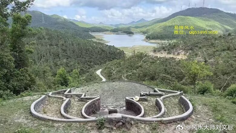 若有曲流之水，定有曲转之山;何用九星八卦，只须顾内回头。莫向无中寻有，须于有处寻