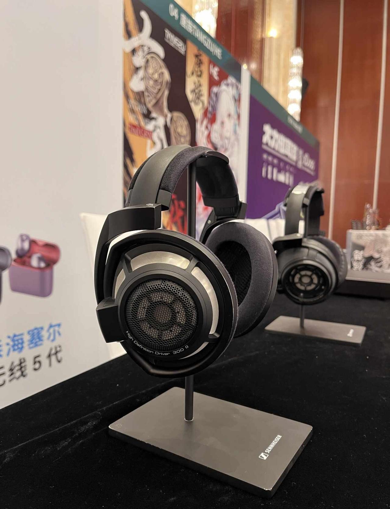 武汉国际耳机展｜森海塞尔现场试听
我在这里。你在哪里
怎么没人找我玩儿呀[得意]