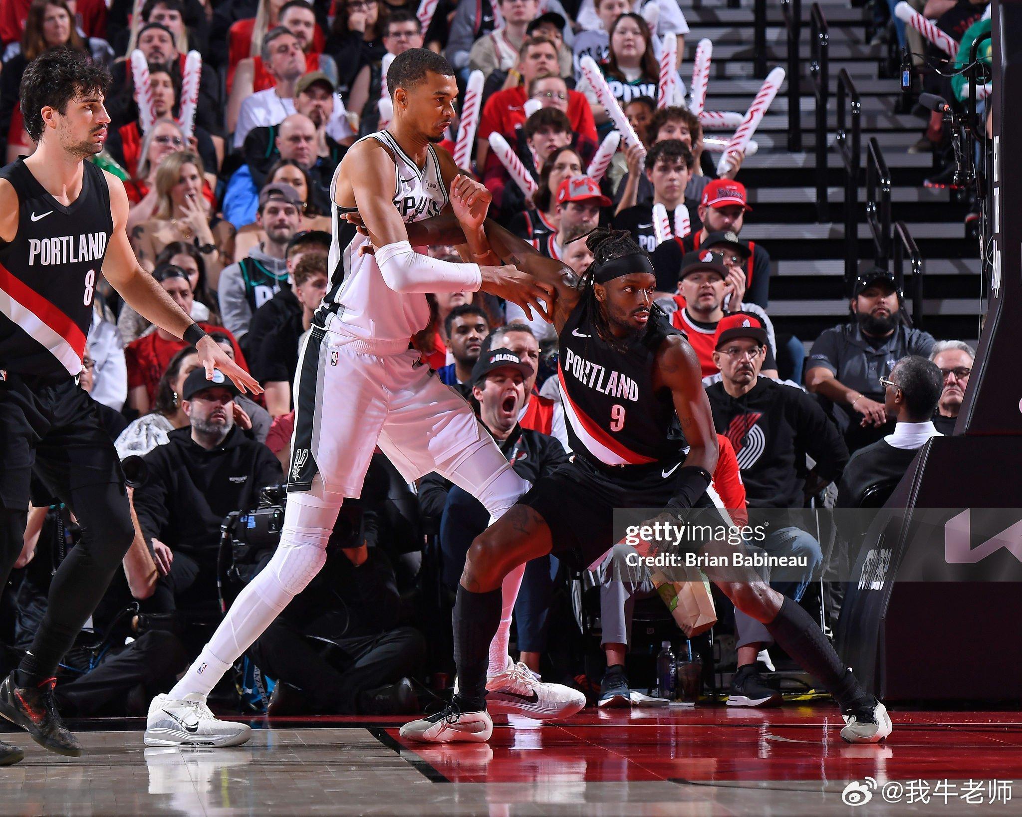 MFFL 来自Marc Stein的消息。之前达拉斯与开拓者讨论了一笔以戴维斯为