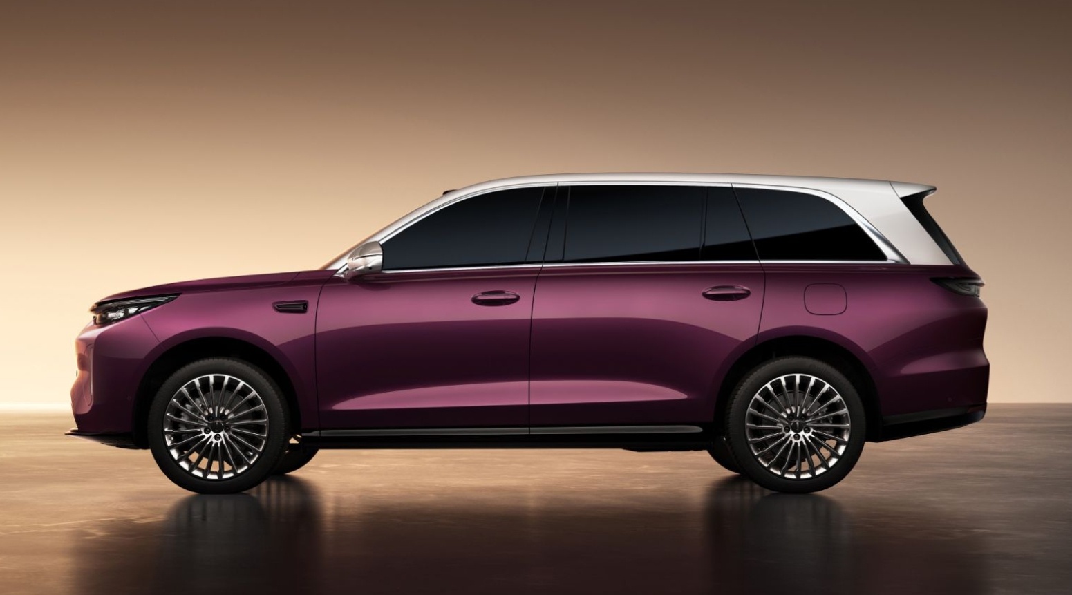 魏牌V9X宣布代言人魏建军汽车圈少见！魏牌直接让创始人魏建军出任V9X代言人，这