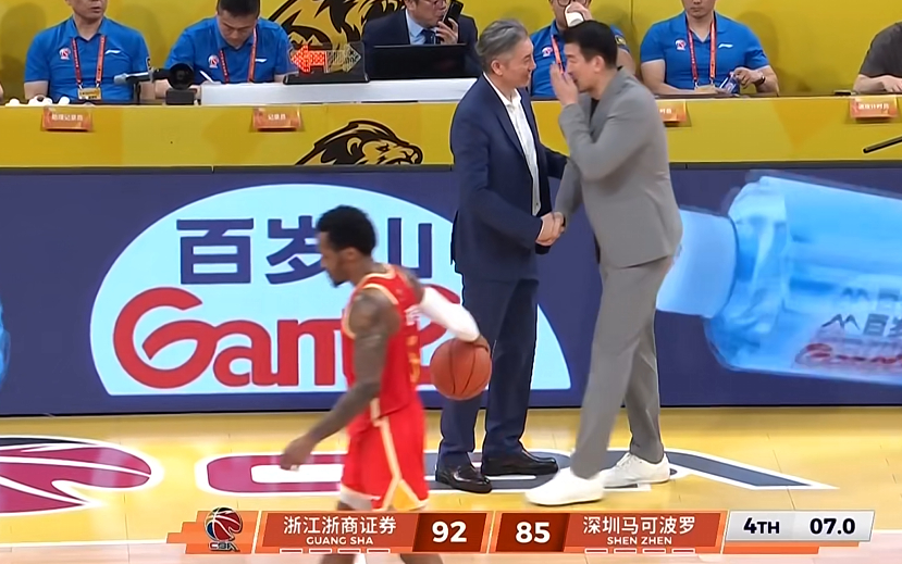 说白了深圳队要打这种高端局，平常不对自己要求严格一点是不行的。今天几次追到2-4