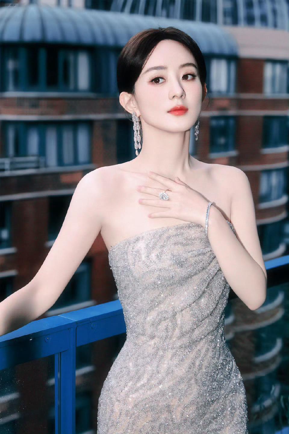 闪闪发光[憧憬]美貌无敌[期待] ​​​