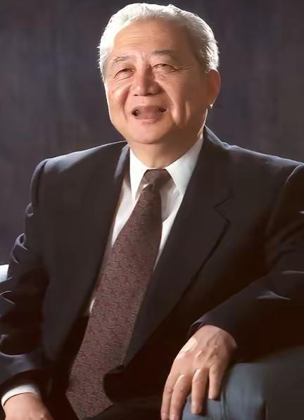 2001年美国坑中国60亿！淘汰设备想卡脖子，中国工程师半年逆袭打脸
 
200