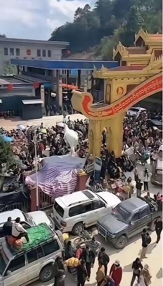 缅甸掸邦最近上演“卡脖子”大戏，从北往南的货车，只要拉的是中国货，直接被军方检查