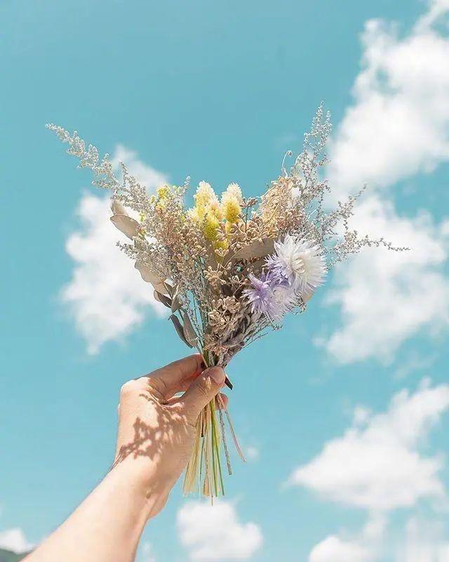 这个世界没有人有义务对你好，所以你应该这样想，那些冷漠和刻薄是理所当然，那些温柔