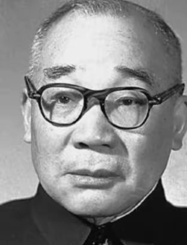 1958年，马寅初向主席建议实行计划生育。主席强烈反对，当场否决了他的建议，并提