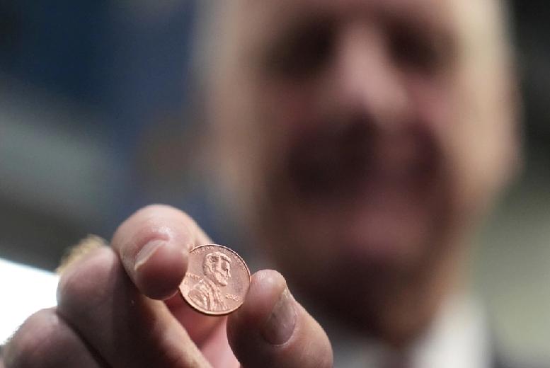 美国于去年11月停止生产1美分硬币，这一面值硬币正式成为历史。据美媒报道，近日在