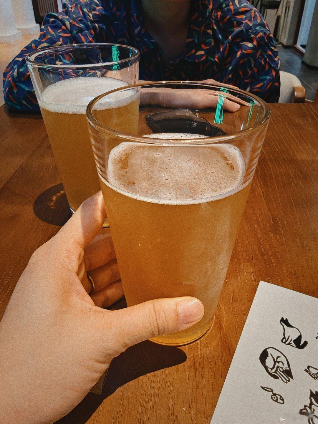 大中午的喝酒 只是因为咖啡贵又小杯