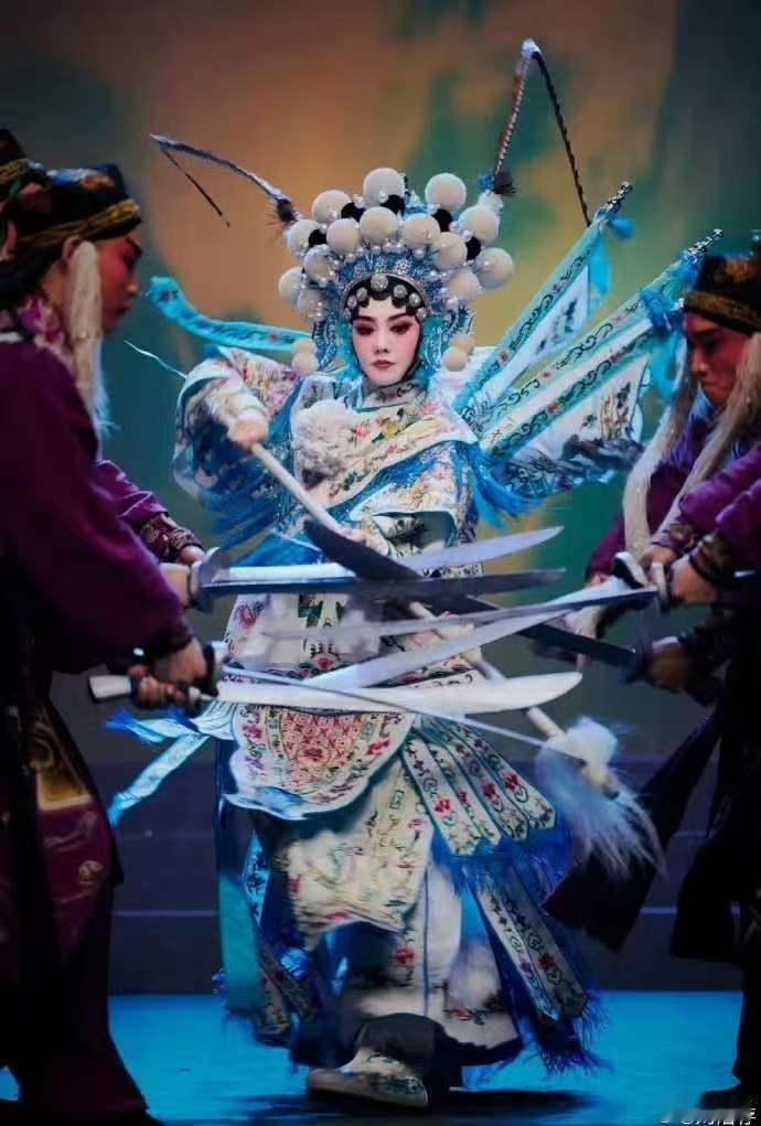 主角助力秦腔破圈主角秦腔的长尾效应《主角》让沉淀千年的秦腔被更多年轻人看见、热爱