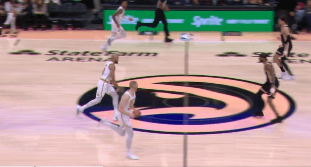 豪瑟观察：10记三分射落老鹰，21次三分出手生涯新高图1奥孔古外出延误，弱侧底角