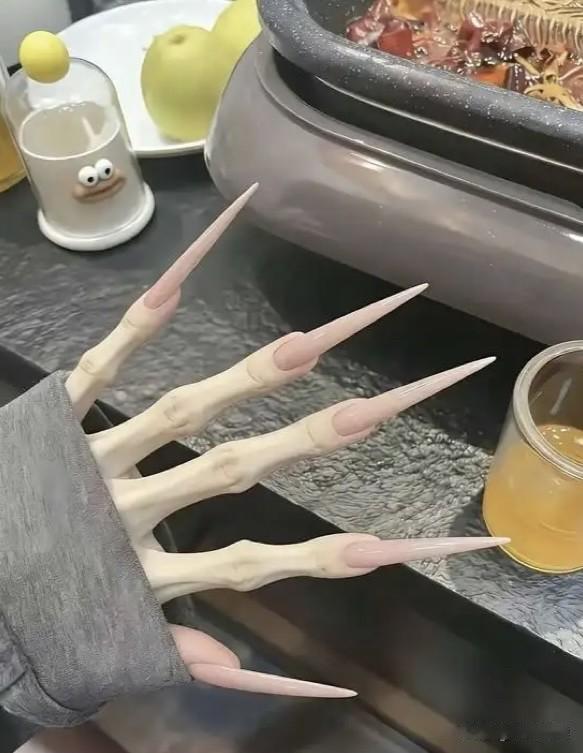 哇哇，九阴白骨爪！真有人偷练《九阴真经》啊！
