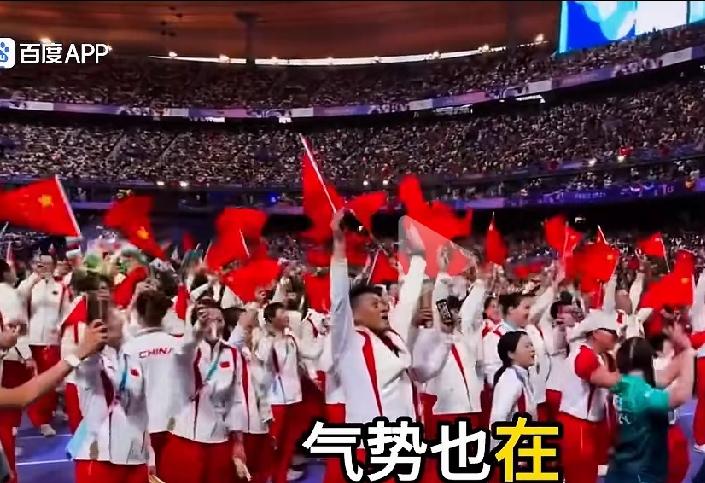 名古屋中国队谁当旗手？
旗手是国家门面，
一出场气势如虹气场拉满。
最佳搭配是男