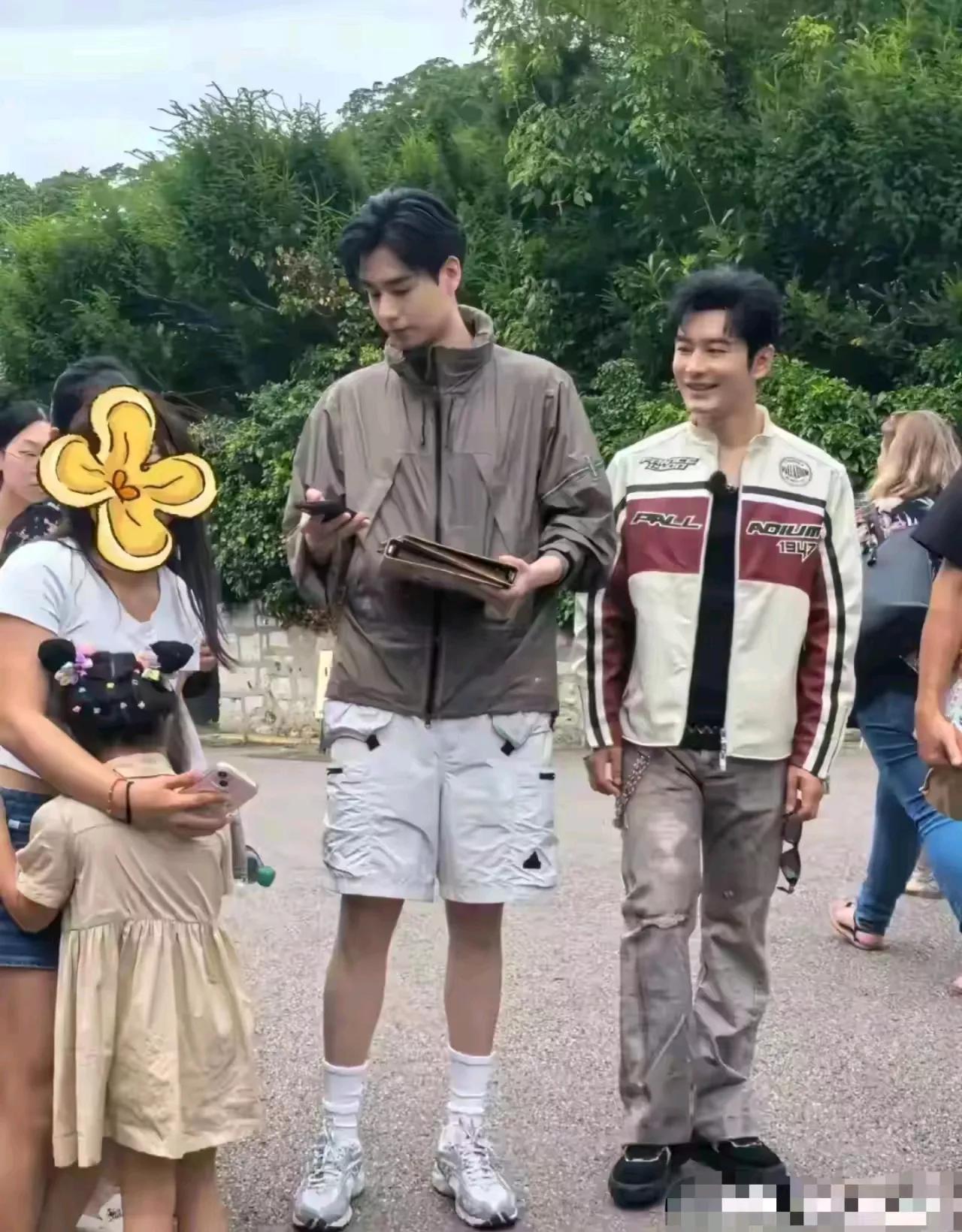 黄晓明还是被比下去了
都说现实和影视剧中的形象是有差距的
黄教主在影视剧中饰演的