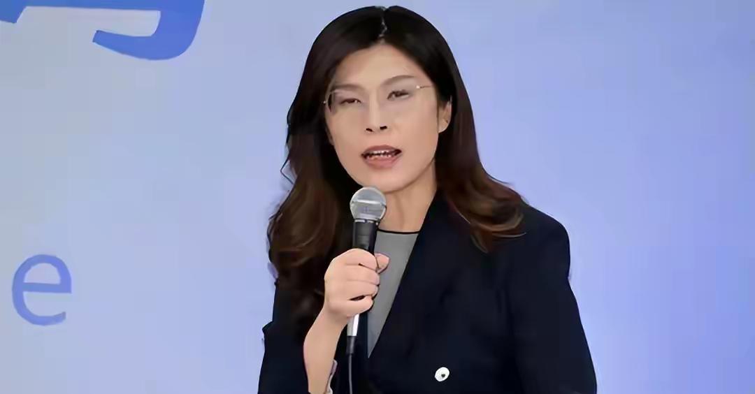 郑丽文太难了！国民党内部派系严重，特别是亲美派极为嚣张，给郑丽文对党内治理带来绪