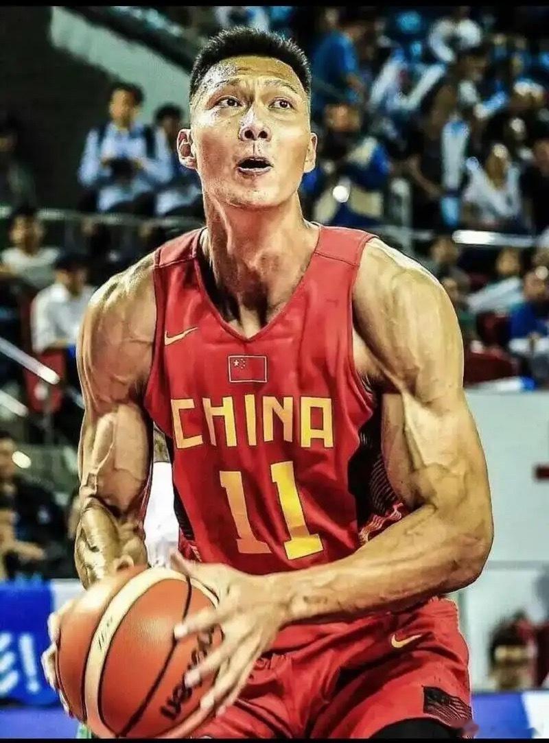大哥就是大哥！退役后不进体育局当官，也不上综艺赚外快，更不靠直播赚人气，退役3年