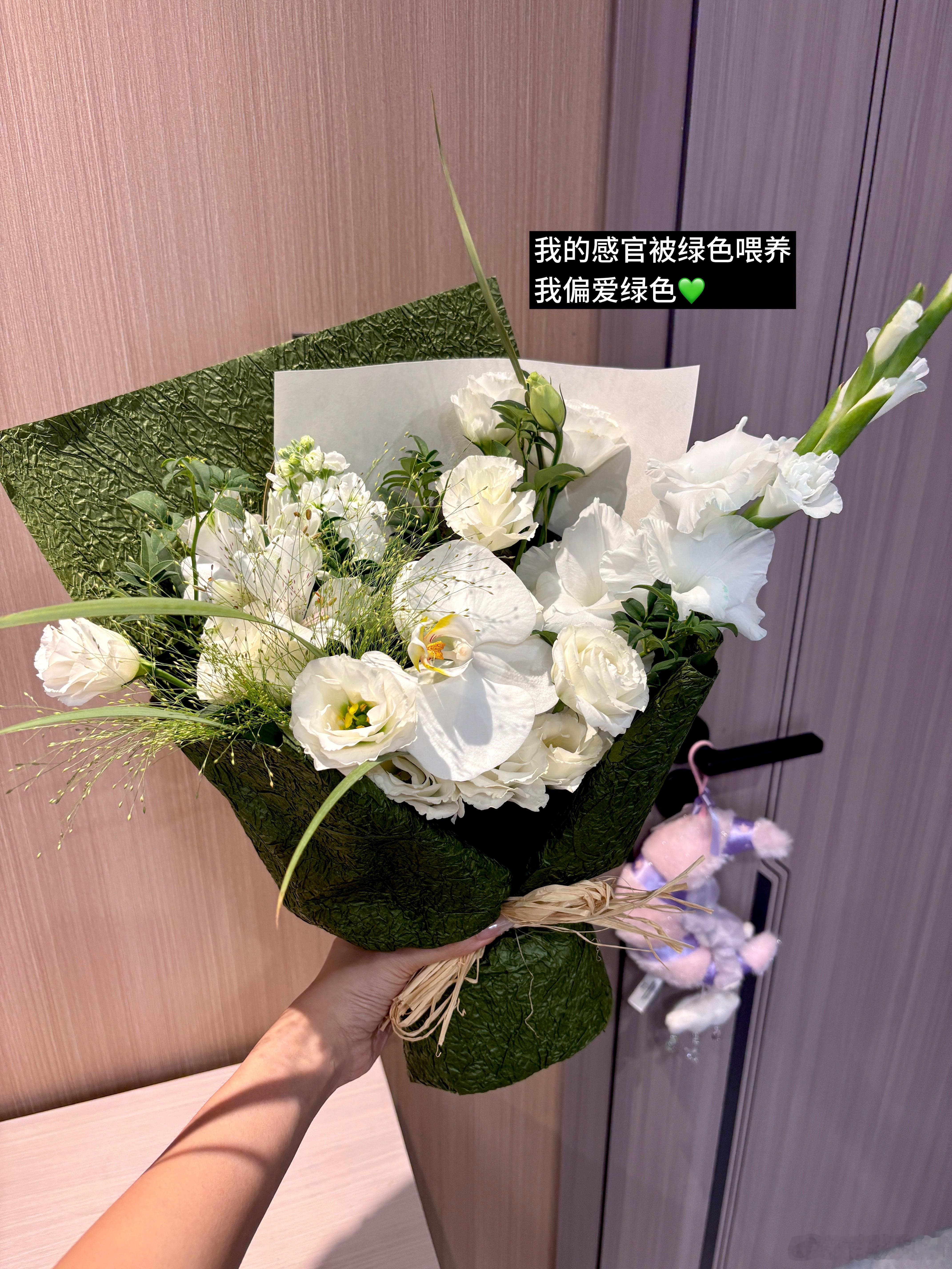 有空记得回趟家~~🚶/在高铁站看到了好看的晚霞很喜欢晚上七点的高铁可以看到蓝调