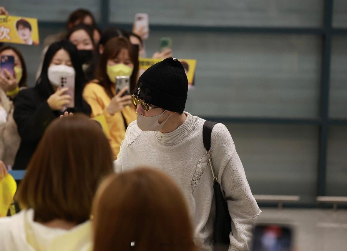 闪耀韩国的欧巴 把机场都走出秀场了 檀健次欧珑全球品牌代言人 🔥檀健次亓宏刚 