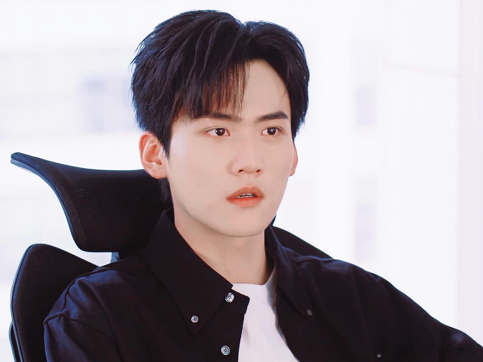 周柯宇 弟圈天菜狙击蝴蝶 他把李雾的少年青涩与深情执着融合得恰到好处，既有让人想