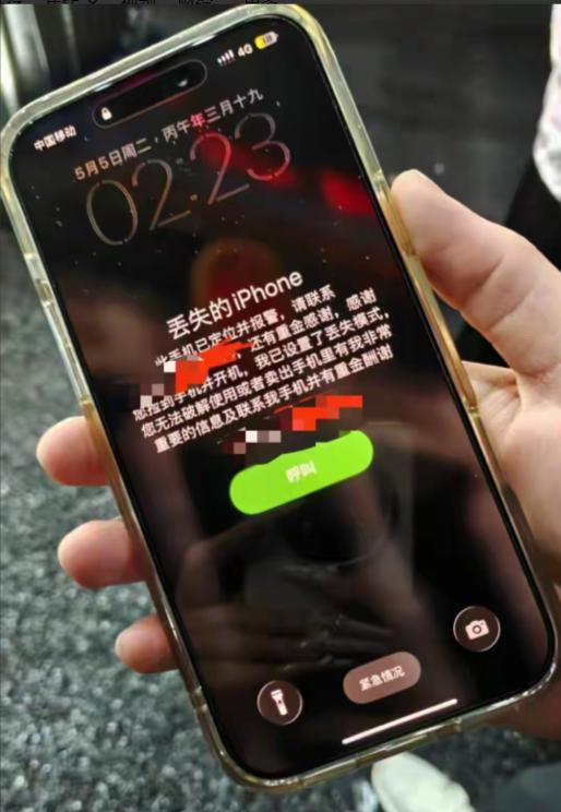 这就是贪婪的代价！广东珠海，女子在海底捞就餐时把价值10999元的苹果手机忘在卫