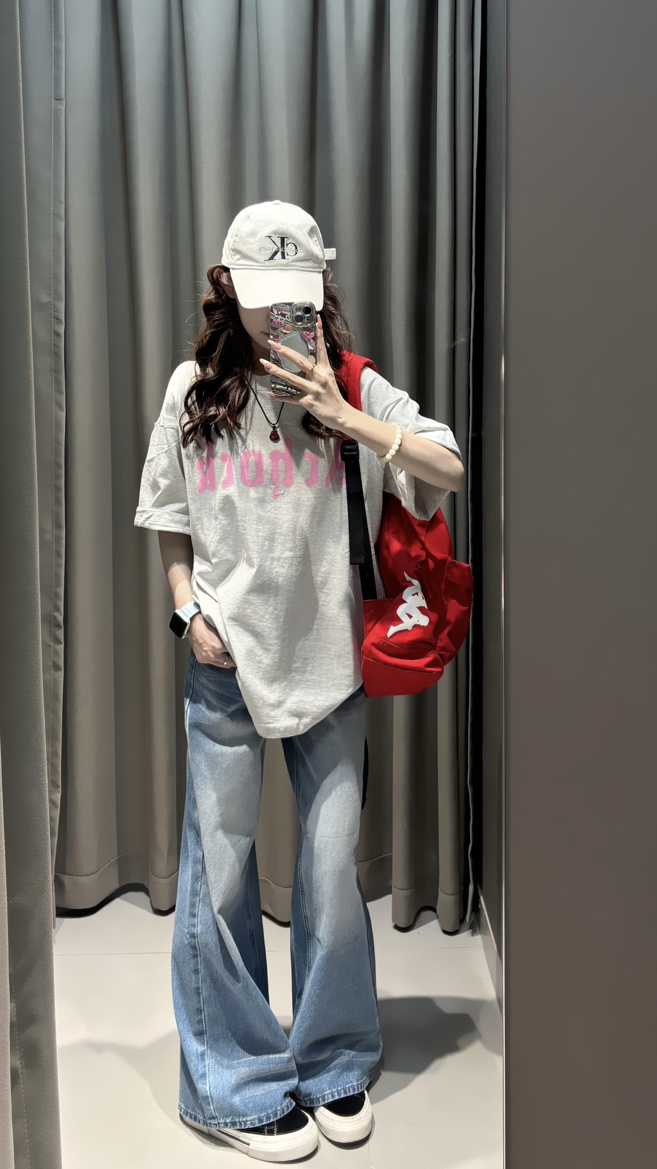 爱不该因为时间相处久而粗略化 要越来越爱。