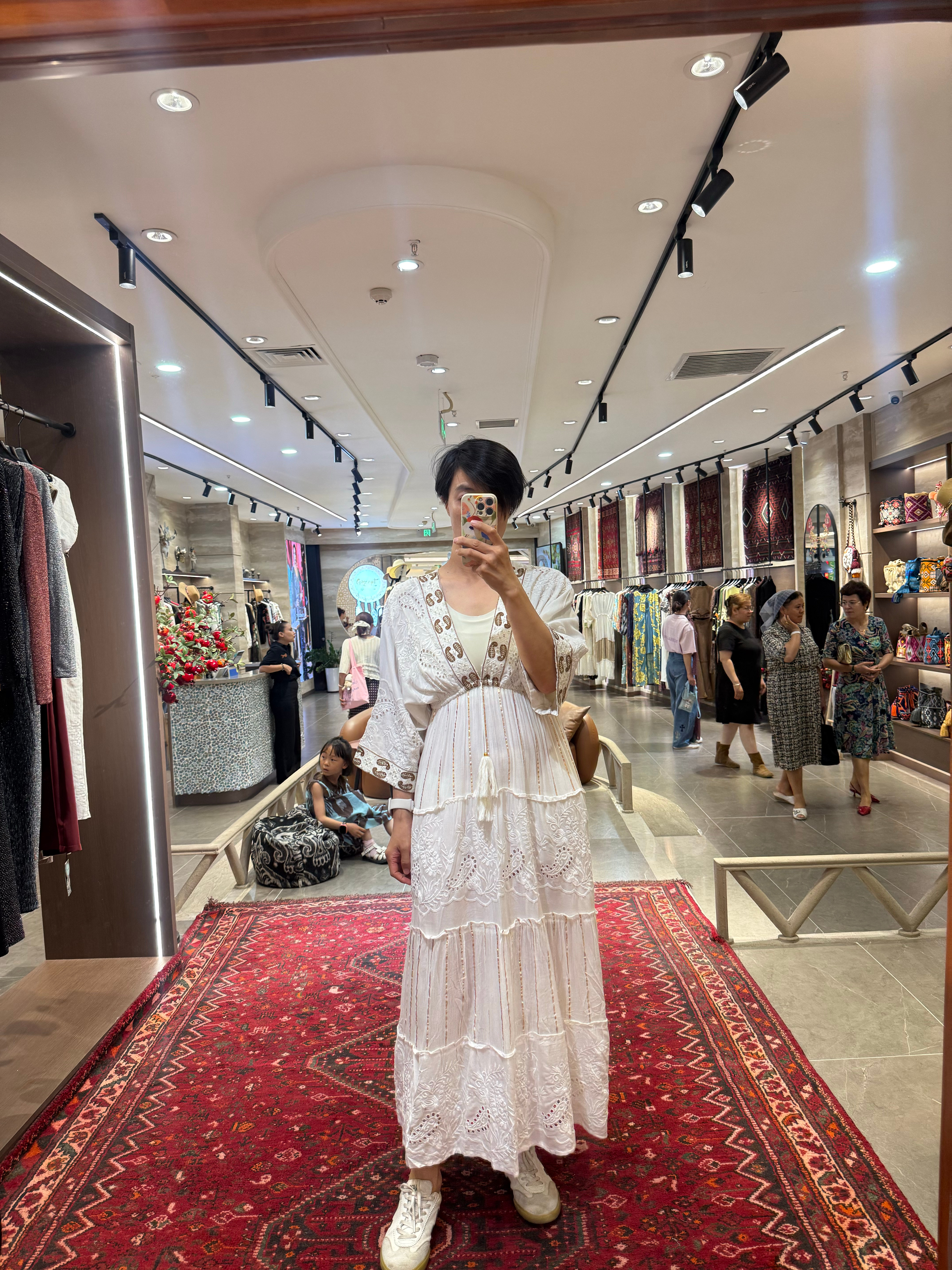 终于来逛街了这两件会不会太大姨了？ 