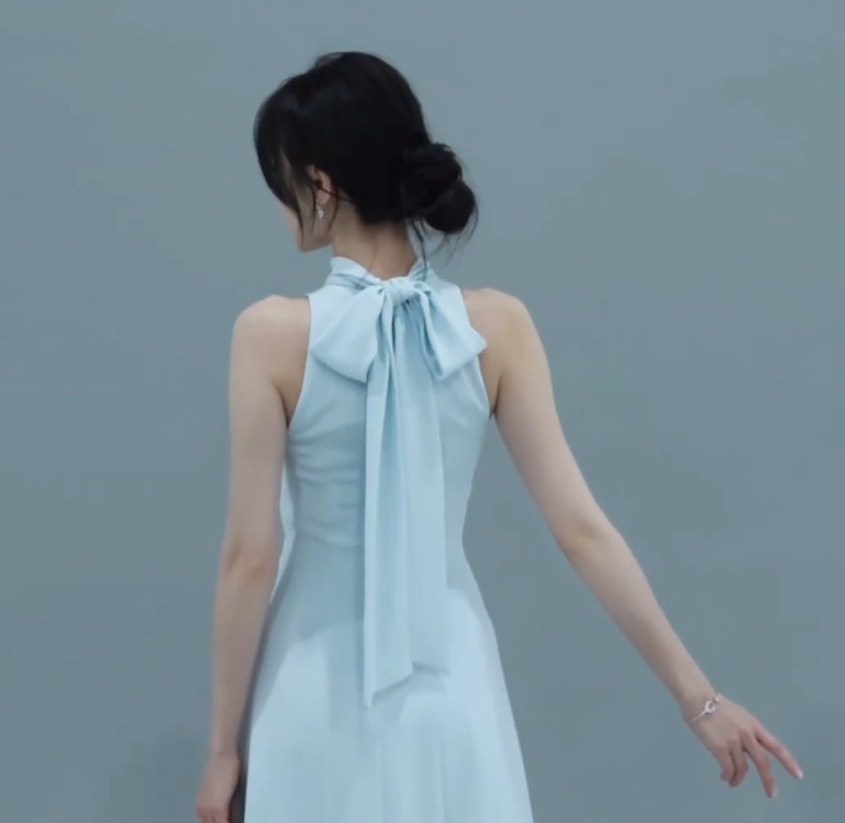 迪丽热巴卫蓝的开机记录 迪丽热巴卫蓝的故事序幕正缓缓拉开 迪丽热巴卫蓝开机记录v