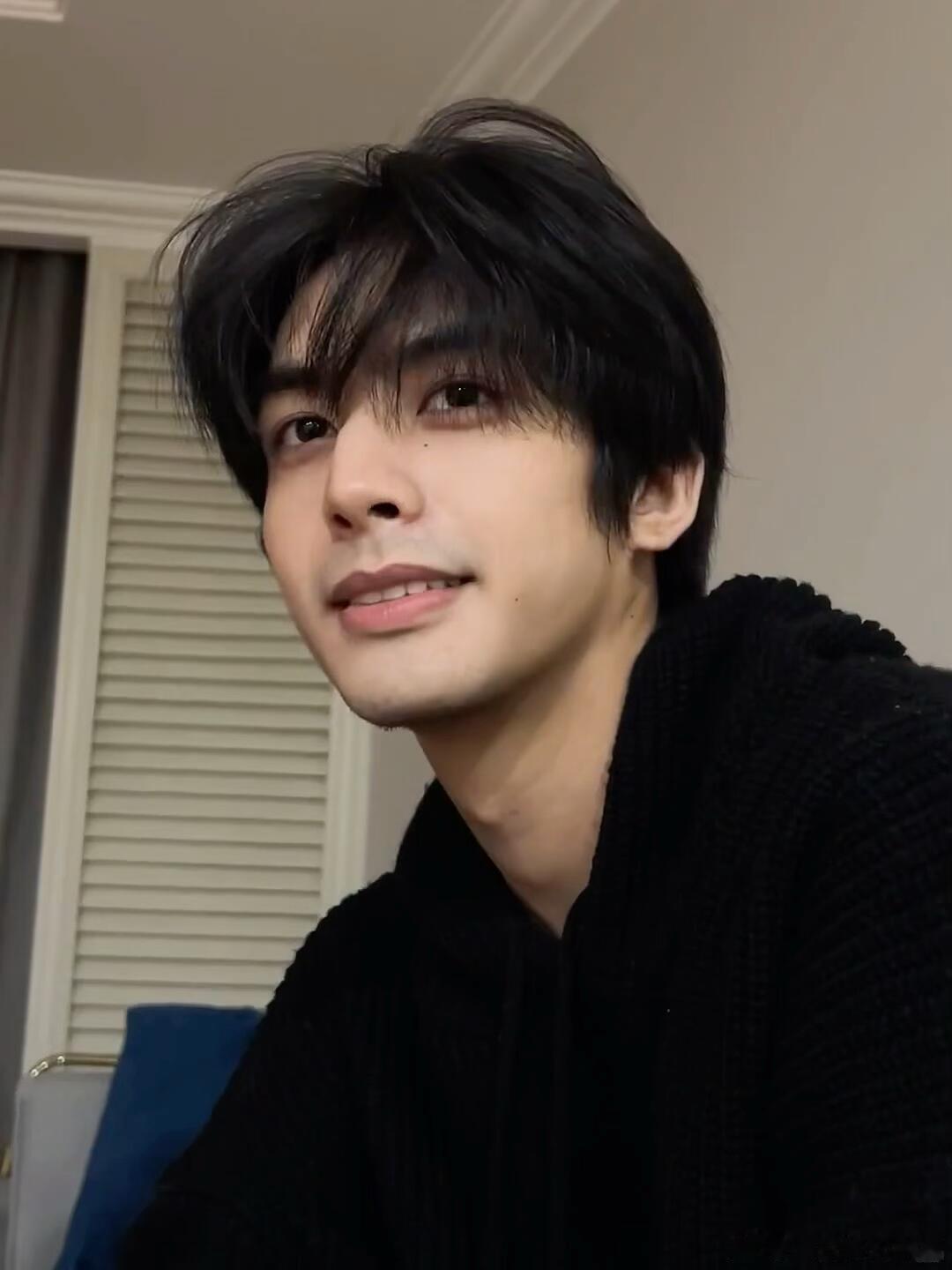 谁懂宋威龙这几张照片，完全是男友视角 