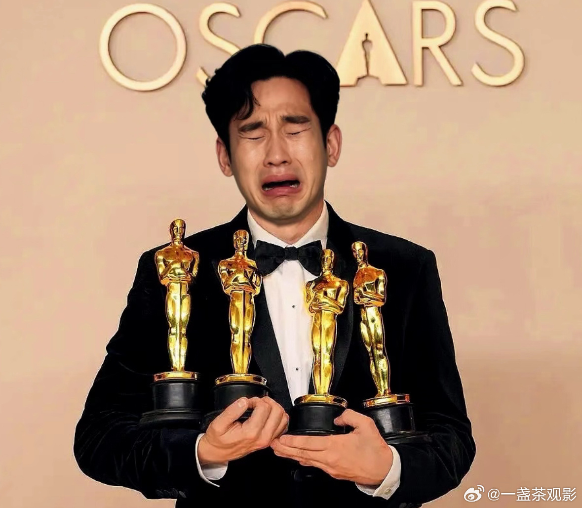 金秀贤：感谢大家一直以来的支持最佳导演奖最佳男主角奖最佳原创剧本奖最佳艺术指导奖